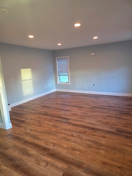 Building Photo - 102 Mt Pleasant Ave