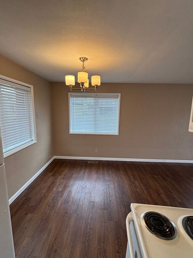 Building Photo - 2 Bedroom Townhouse Less than 2 Miles from OSU