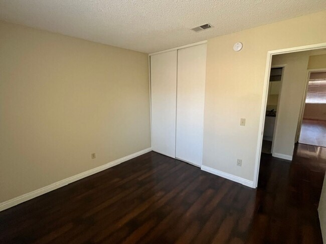 Building Photo - 15377 Bambi Ct