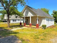 Building Photo - 1912 Gum St