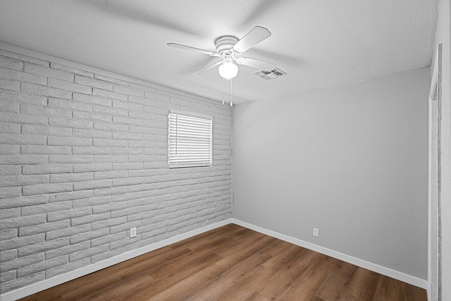 Building Photo - 1106 North 25th Pl