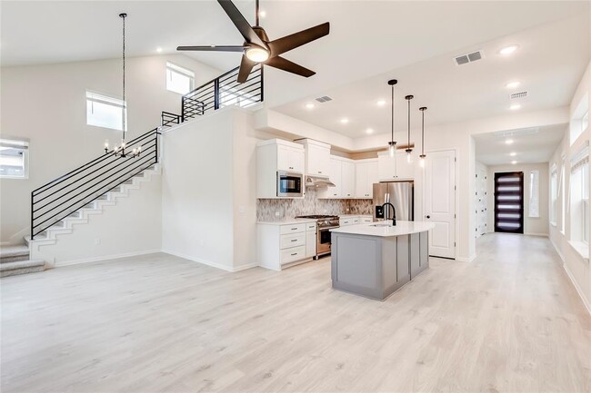 Building Photo - 2008 Kit Cir