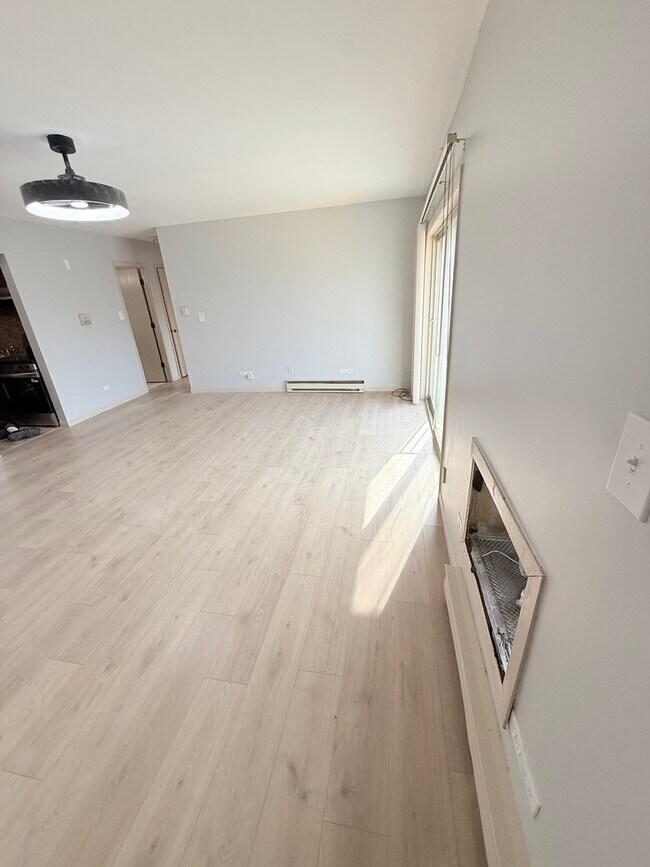 Building Photo - 1925 Canal St