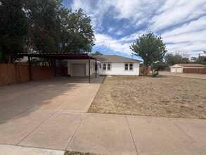 Building Photo - Fully renovated 2 bed 2 bath in the Medical District