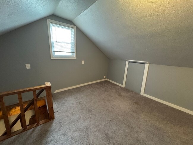 Building Photo - Fountain Square 3 Bed 2 Bath with fenced in backyard