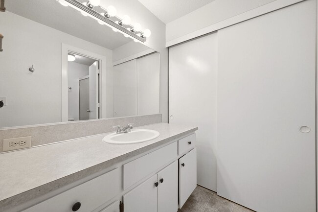 Building Photo - 17563 SW Granada Dr