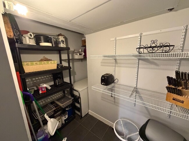 Building Photo - 44 W Broadway