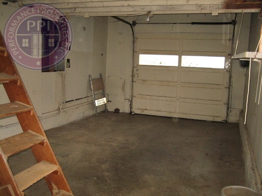 Building Photo - Pet Friendly South Tabor Home. Hardwood Floors! Huge Fenced back yard!  No Deposit With Rhino!