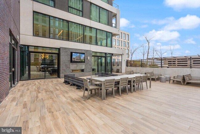 Building Photo - 1650 Silver Hill Dr