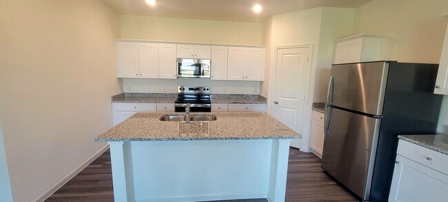 Building Photo - 14115 Donahue St