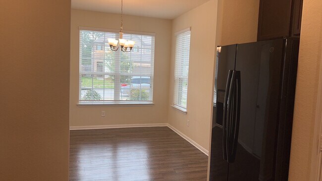 Building Photo - 10523 Chestnut Path Way