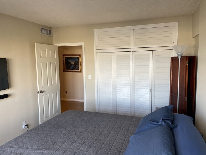 Building Photo - 710 N Ocean Blvd