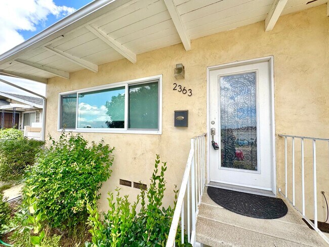 Building Photo - Huge Oak Park Home! 4bd/2.5ba house with incredible yard w/ VIEWS + spa, A/C, garage, W/D!