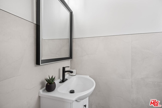 Building Photo - 3628 E 1st St