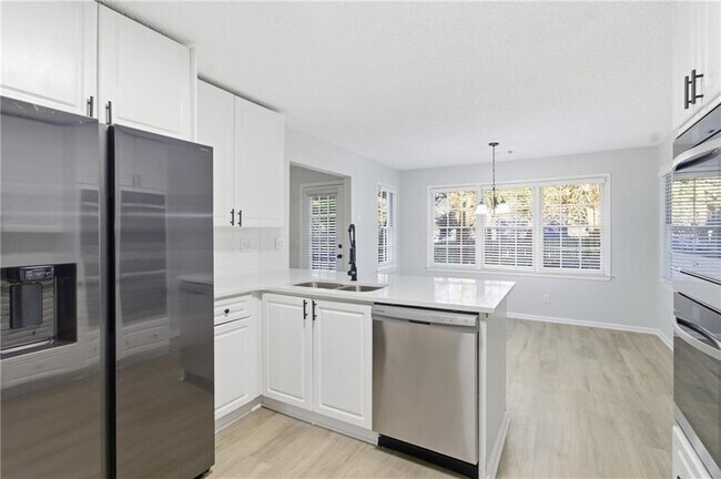 Building Photo - 2110 Meadow View Ct