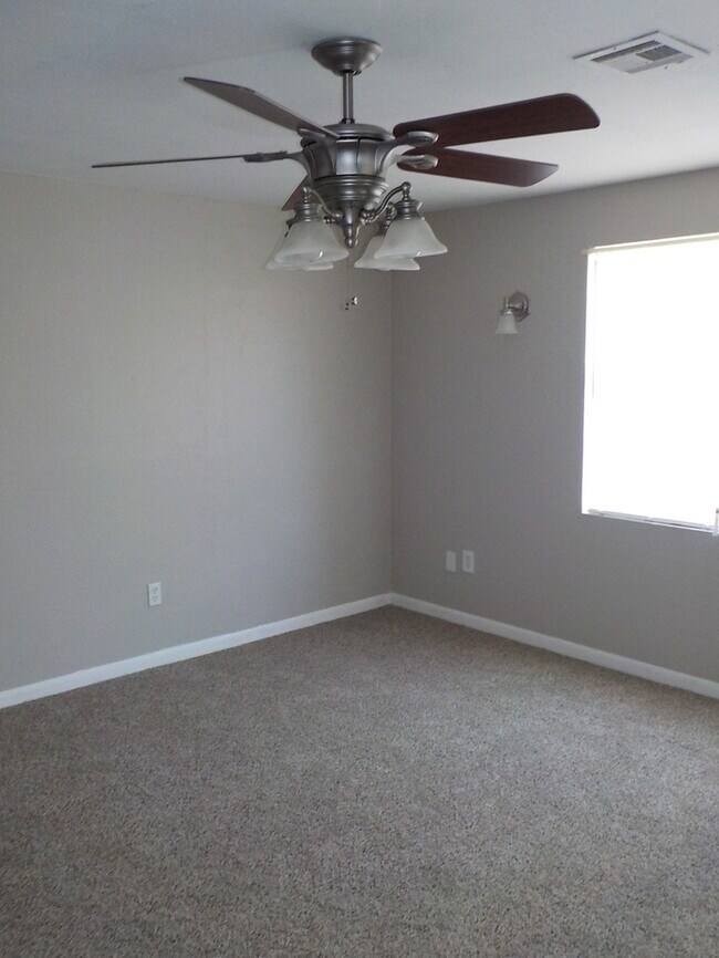 Building Photo - 4724 Lunow Dr