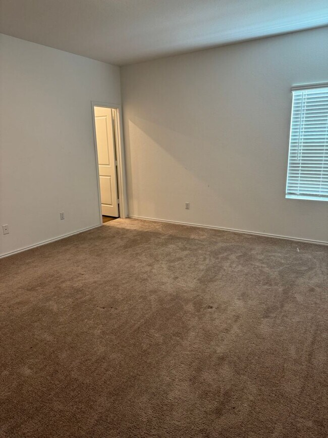 Building Photo - 3 Bed 2 Bath 2 Car Garage Home in Maxwell ...