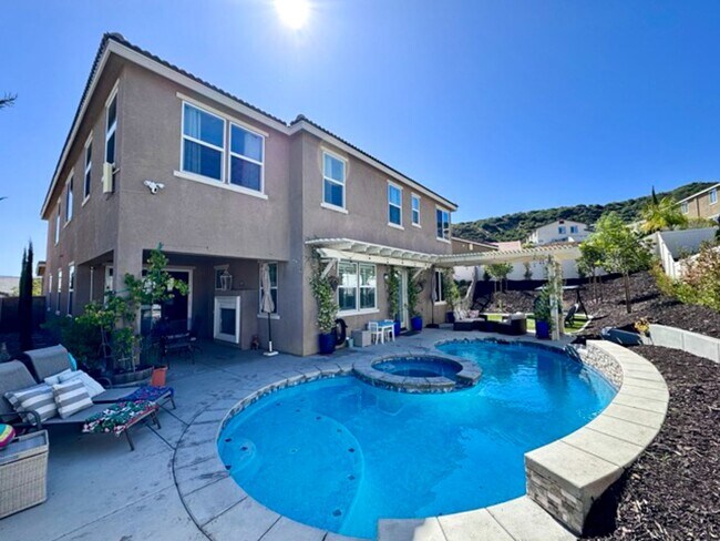 Building Photo - Stunning 5 Bedroom + Office Home with Priv...