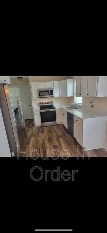 Building Photo - 102 Monmouth Way