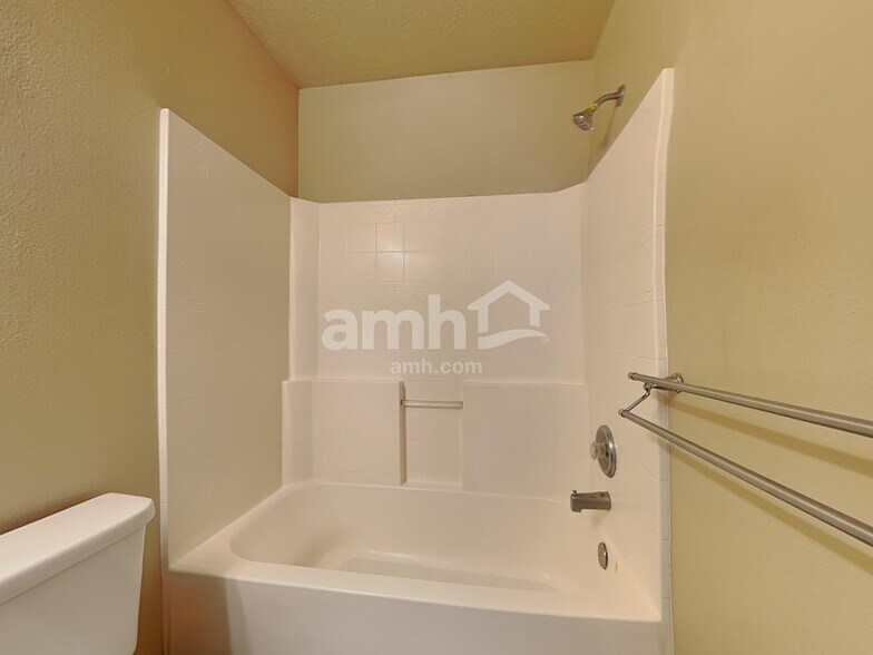 Building Photo - 12556 W Lewisburg Dr