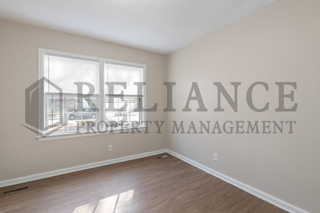 Building Photo - 2640 E Grail St