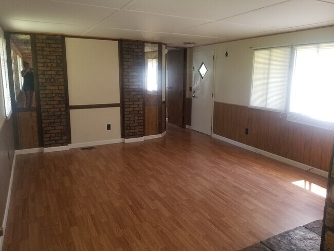 Building Photo - Dana ln