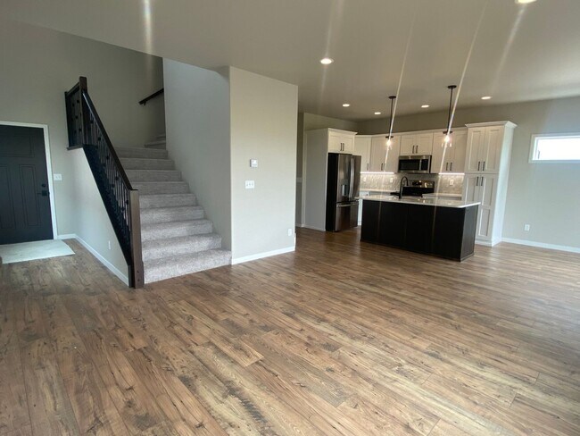 Building Photo - 2232 Griffin Dr S