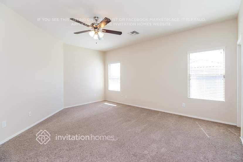 Building Photo - 2757 W San Carlos Ln