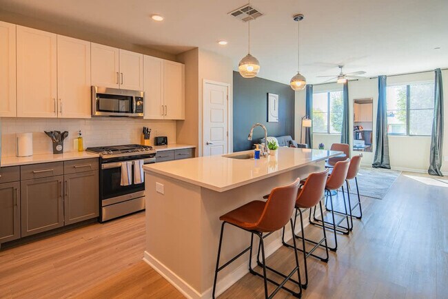 Building Photo - 730 E Marlette Ave