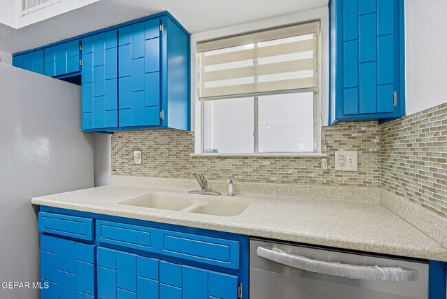 Building Photo - 5609 Van Horn Dr