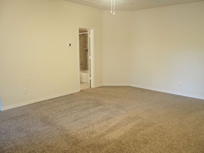 Building Photo - 4 Bed 3.5 Bath in Windhaven Crossing