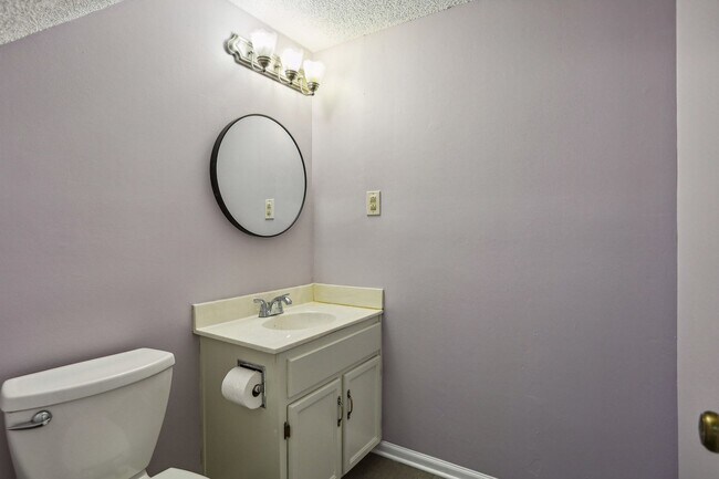 Building Photo - 41 Burlington Ct