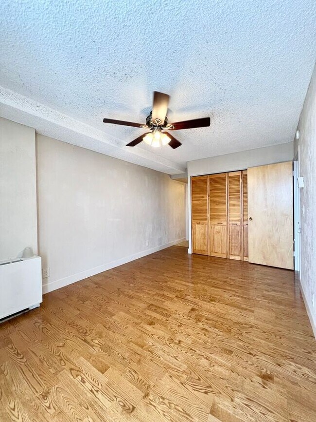 Building Photo - Downtown Fort Collins 2bd/1.5ba Condo with...