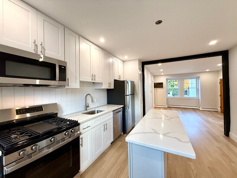 Primary Photo - 19 Roberts St