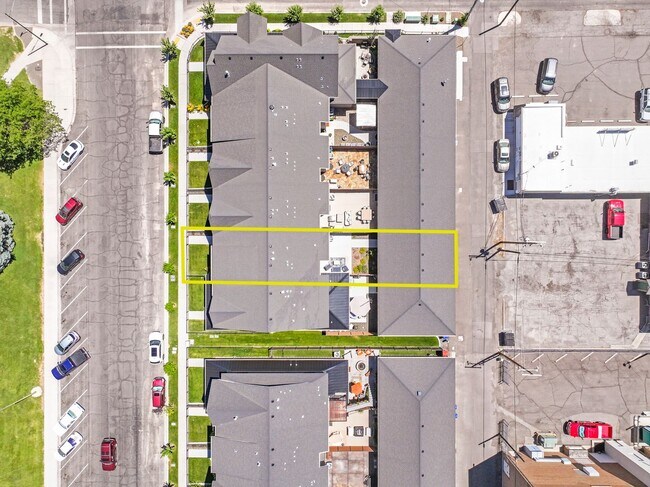 Building Photo - Downtown Townhouse