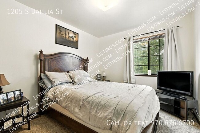 Building Photo - 1205 S Dahlia St