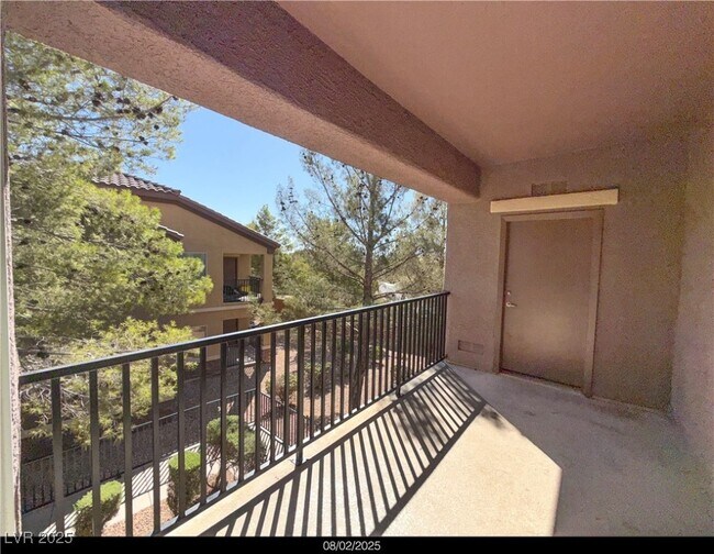 Building Photo - 6868 Sky Pointe Dr