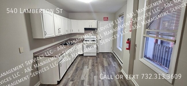 Building Photo - 540 Lamberton St