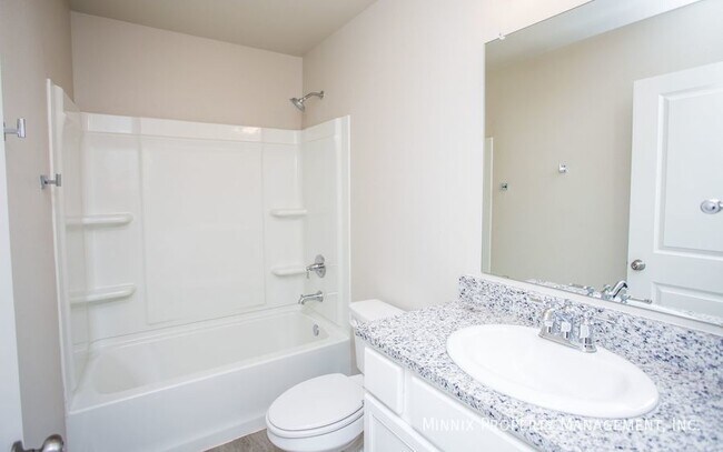 Building Photo - 2005 Kenwood Ave