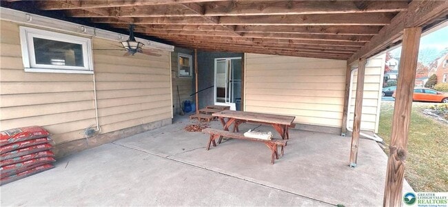 Building Photo - 1103 N Van Buren St