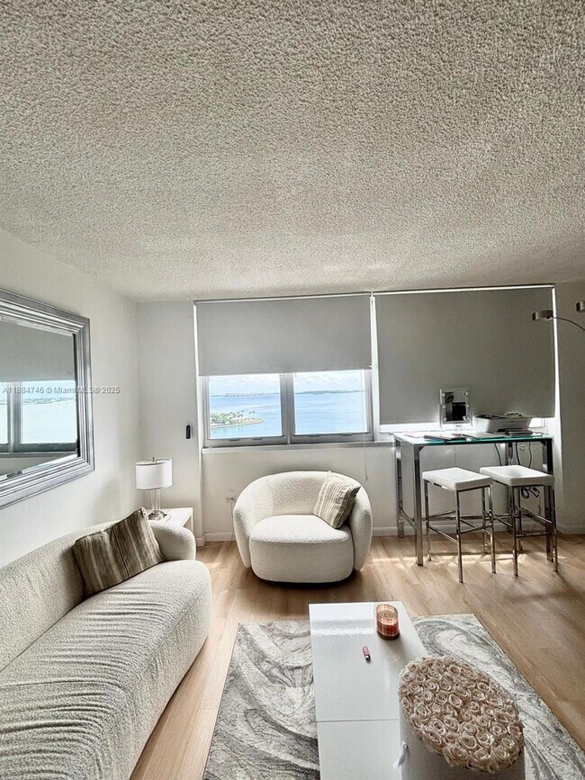 Primary Photo - 999 Brickell Bay Dr
