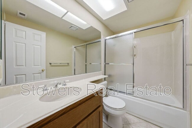 Building Photo - 350 Bellflower Dr