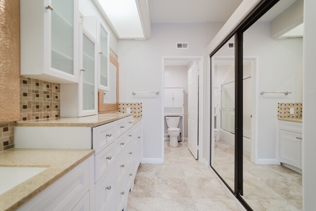 Building Photo - 3547 Cameo Dr