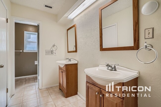 Building Photo - 5407 Marshfield Ct