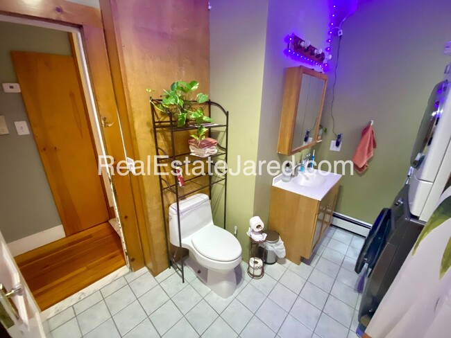 Building Photo - No Brokers fee. Desirable Mission Hill Loc...