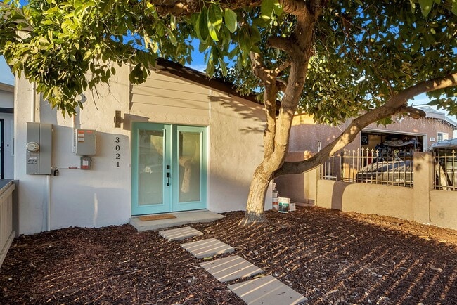 Building Photo - ? Modern Studio in National City – Furnish...