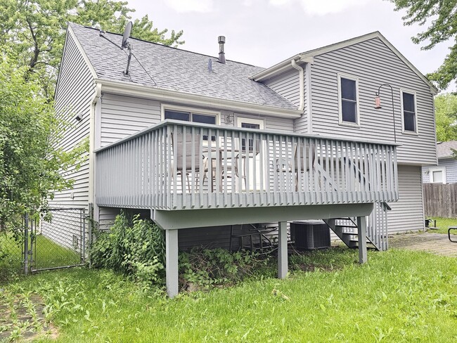 Building Photo - 571 White Birch Rd
