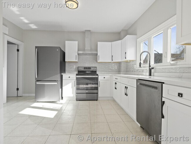 Building Photo - 42 William St