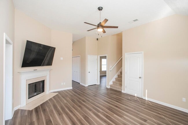 Building Photo - 3 Bed w/Bonus, Large Yard in Sought After Franklin Location!