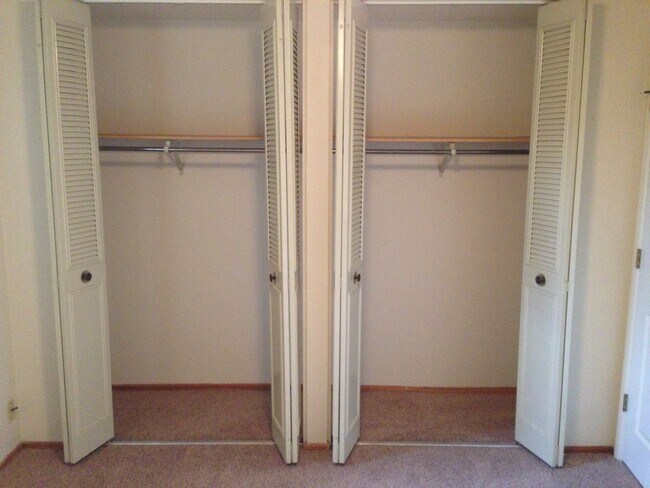 Building Photo - 3 bedroom home with large bonus room and f...